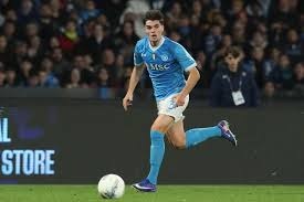 奥斯卡：场地条件限制 很难踢出我们的足球